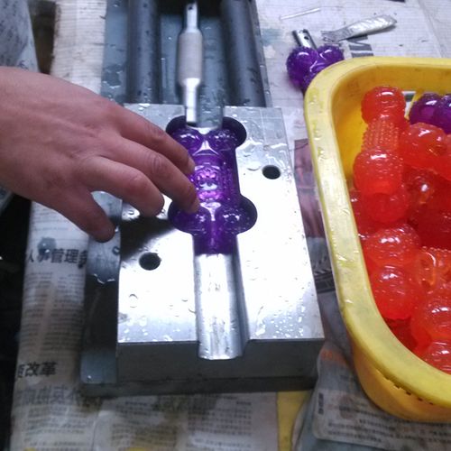 模具厂家低价开模注塑加工tpr宠物玩具成型模具 - 模具厂家低价开模注